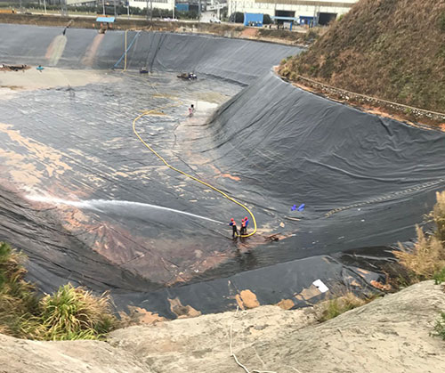 红山街道废水池清理
